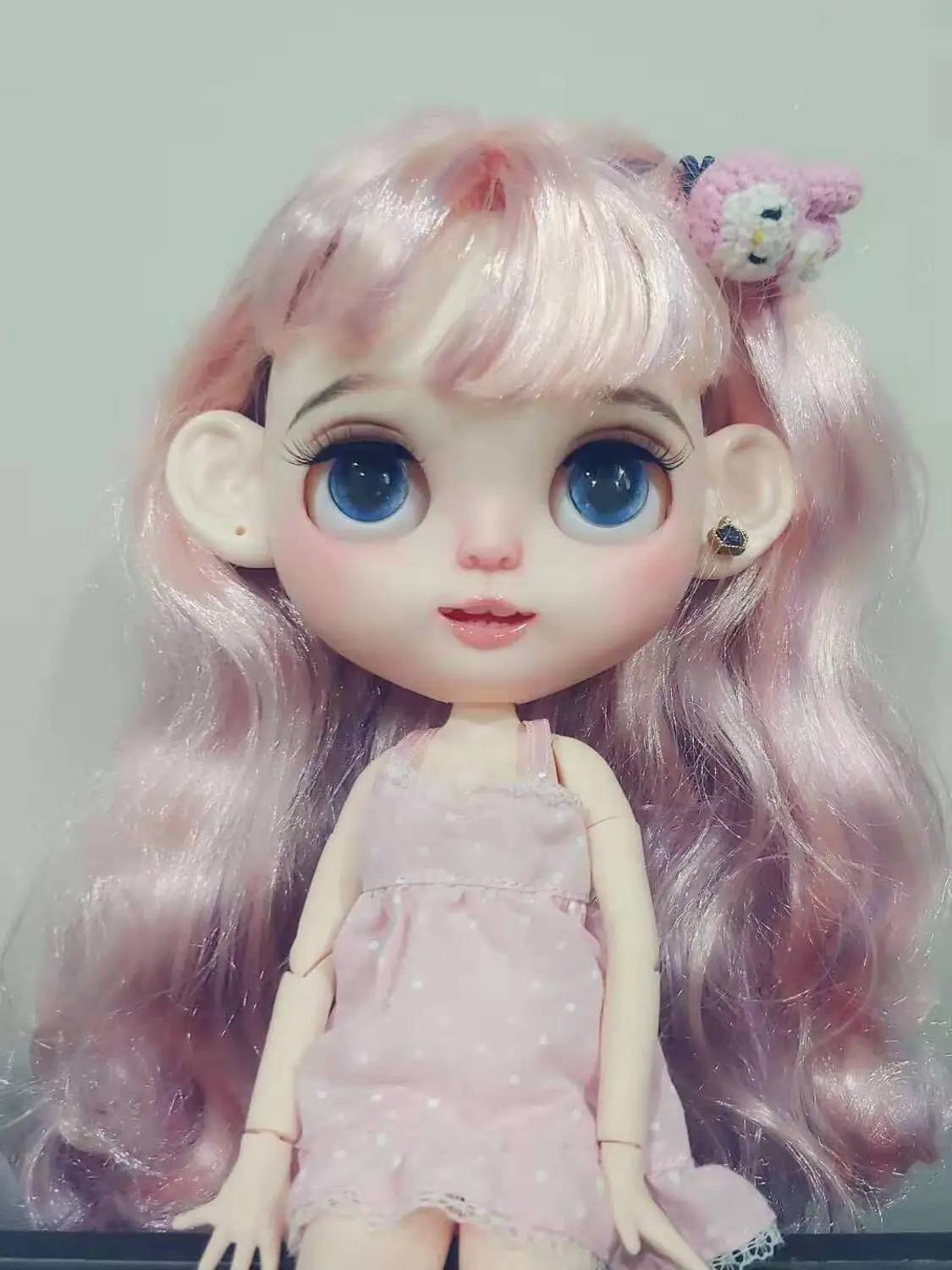 

Blythe little cloth change baby mixed curly pink hair girl Excluding clothes.