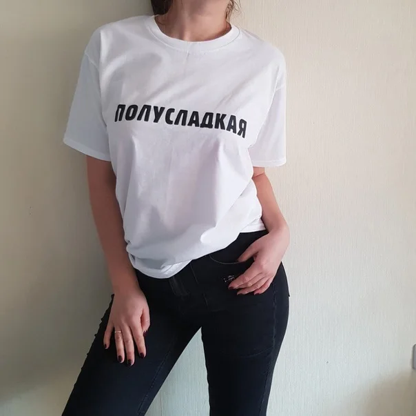 Футболка женская полумилая модный топ с графическим принтом коротким рукавом