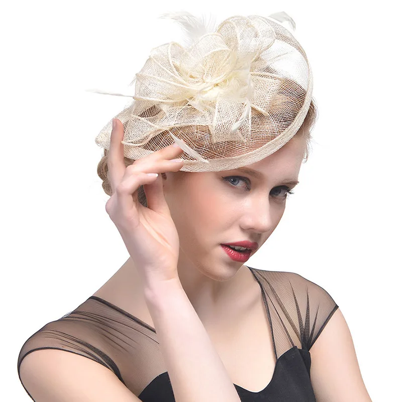 Beige Hat Женское платье Кентукки Дерби вуалетки маленькая шляпа коктейль Чай Вечерние головные уборы на свадьбу перо Sinamay аксессуары - Цвет: Beige Hat