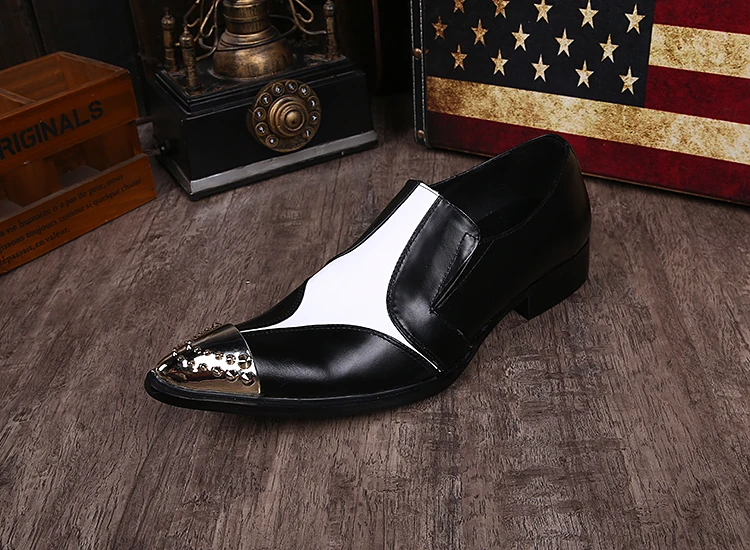 Мужские модельные туфли с острым носком черные белые Лоферы под крокодиловую