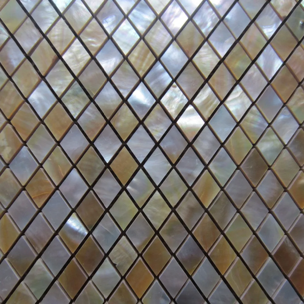 Желтая мозаичная плитка в виде ракушки на сетке с подложкой из керамической