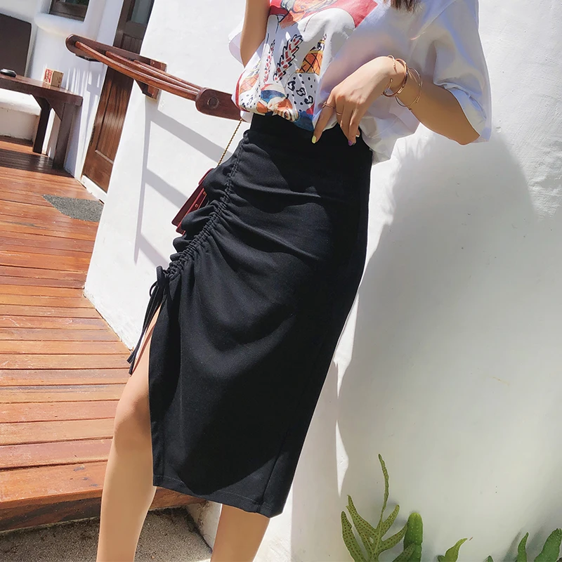 Женская юбка карандаш Mishow черная трикотажная на завязках модель MX19B1621 лето