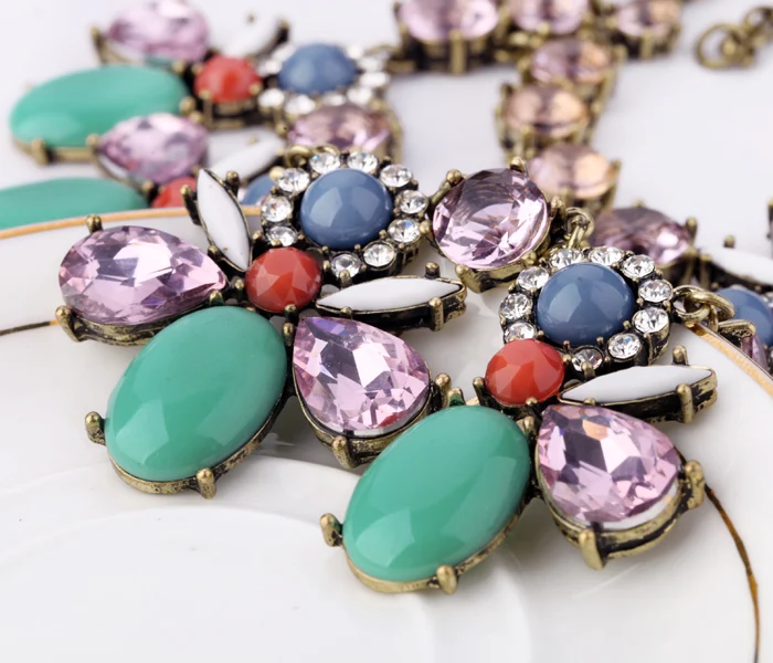 Женское массивное ожерелье KISS ME кулон в виде насекомых из смолы с кристаллами