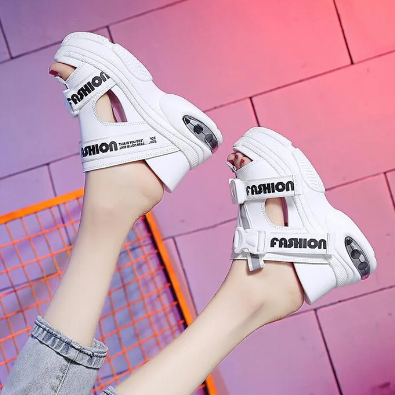 Новинка 2019 летние женские шлепанцы на танкетке пляжные сандалии высокой