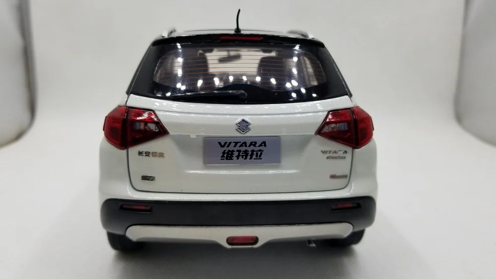 1:18 литье под давлением модель для Suzuki Vitara Escudo 2016 Белый внедорожник сплав