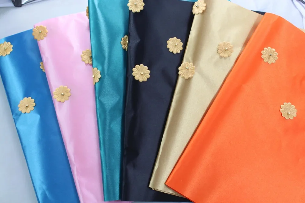 Новейший дизайн однотонный Африканский головной убор Sego с цветочной аппликацией