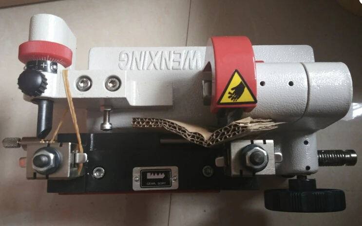 

Wenxing Q27 Key Cutting Duplicating Copy Cutter Machine Only Work On 220volts