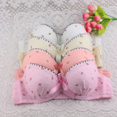 Комплект женского кружевного нижнего белья с чашками пуш ап и цветочным