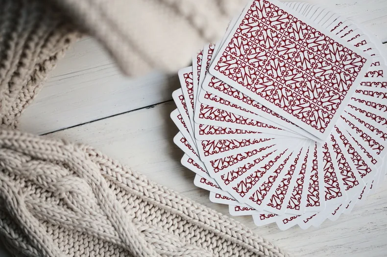 MADISON REVOLVERS Ellusionist белая коробка красная колода 1 шт. Волшебные игральные карты магический покер реквизит