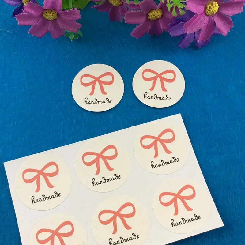500 шт./лот белая бумага Cursive &quotручная работа&quot Наклейки с розовым бантом
