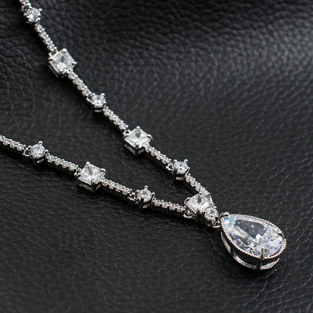 Комплект из колье и серёг с фианитом | Украшения аксессуары