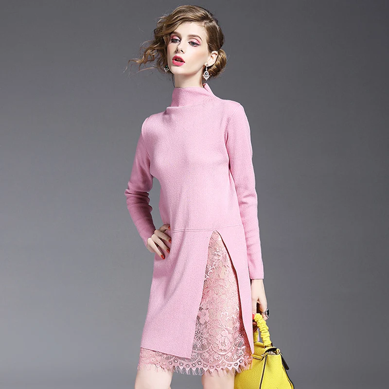 Женское трикотажное платье-свитер с воротником-хомутом и кружевной юбкой |