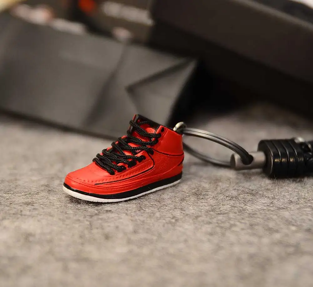 Candy Air Jordan II Ретро креативный кулон 3d мини-кроссовки брелок стерео Баскетбольная обувь модель автомобиля пара кукла аксессуары - Цвет: Candy