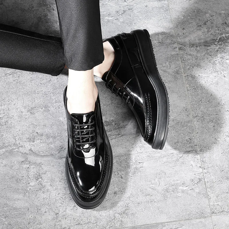 Мужская качественная обувь из лакированной кожи; Zapatos de hombre; черные кожаные мягкие Мужские модельные туфли; M451