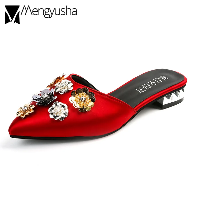 Шлепанцы с острым носком украшенные цветами из шелка и ленты женские шлепанцы