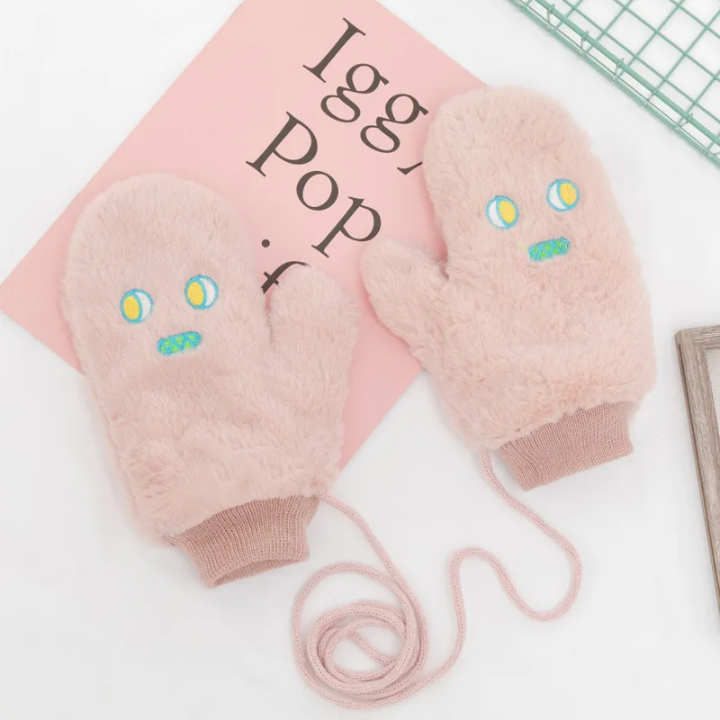 Pink Для женщин Прекрасный мультфильм рисунком в виде улыбающихся рожиц; полный палец без митенки зимняя женская обувь с подкладкой из плюша, толстые теплые вязаная шапка с лямкой на шее перчатки S60 - Цвет: Pink