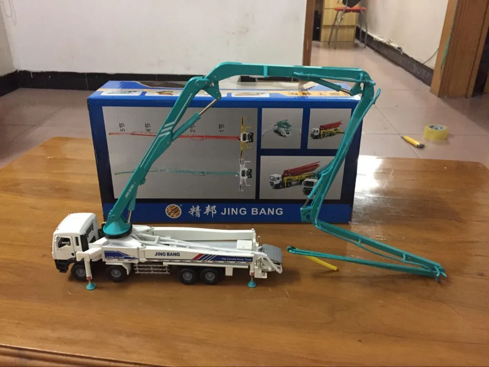 

Construction Vehicle Concrete Pump Truck White/Blue 1:50 Die-Cast Metal Model