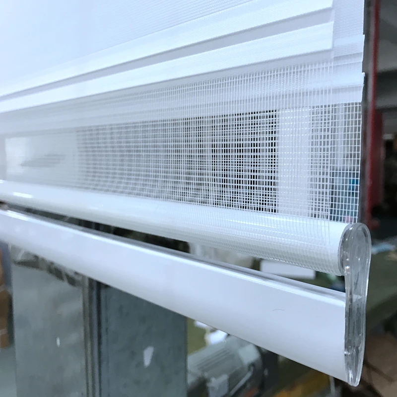 Шторы с зебрами на заказ полупрозрачные двухслойные белые Популярные шторы для