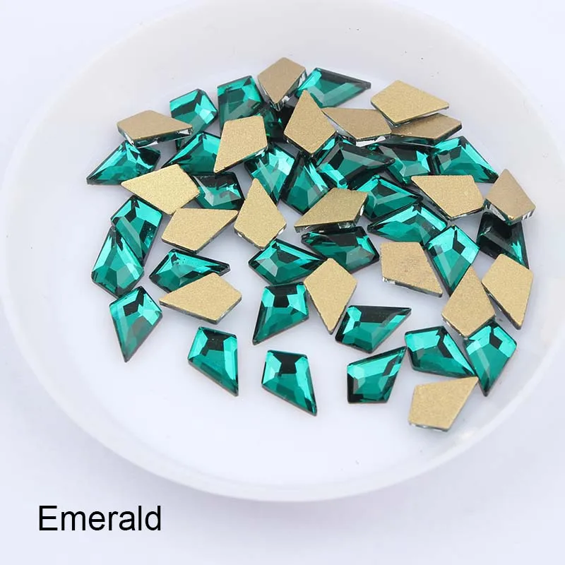 Emerald Маленькие стразы в форме стрелы для дизайна ногтей, 30/100 шт./лот, 5,5x8,5 мм, плоские с оборота цветные камни для 3D украшения ногтей - Цвет: Emerald