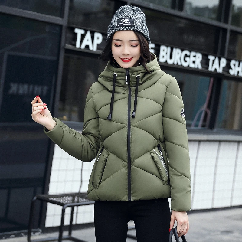 Зимняя женская куртка 2017 модная короткая хлопковая стеганая с капюшоном парка