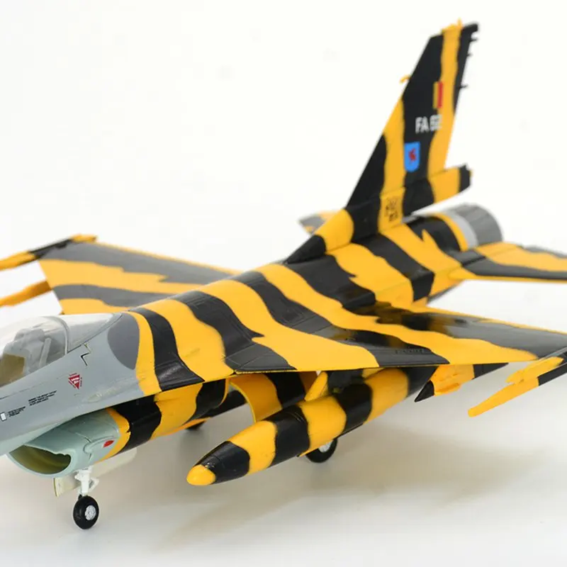 Готовая модель самолета из пластмассы с разрешением 1:72|Наборы для сборки
