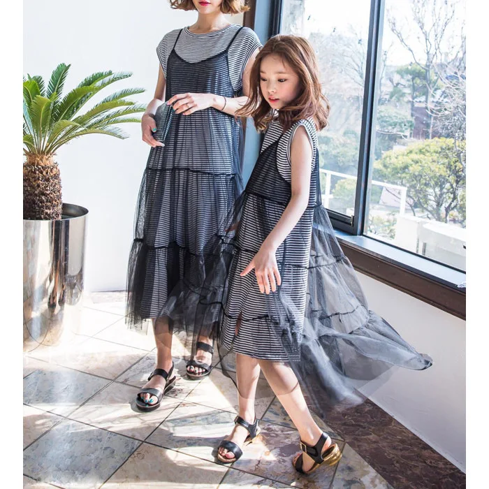 Для мамы и дочки комплект одежды Одежда для всей семьи платье в полоску Сетчатое 2