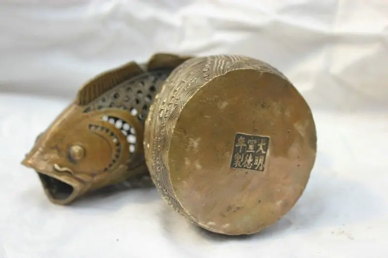 

China Bronze Wealth Coin JiXiang FengShui Fish Statue Box Incense Burner Censer