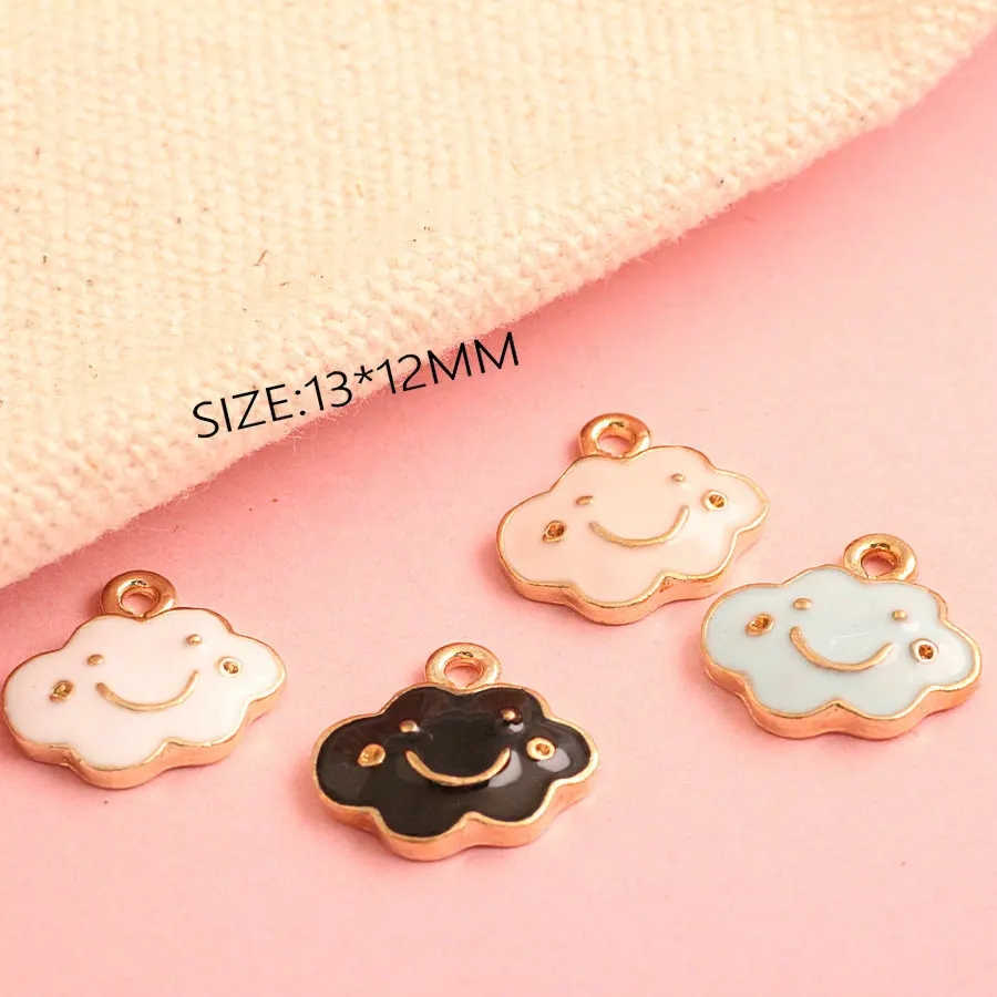 

Оптовая Продажа Kawaii Cloud подвески из сплавов 100 шт. 50 шт. Металлический эмалированный браслет с подвеской золотого цвета
