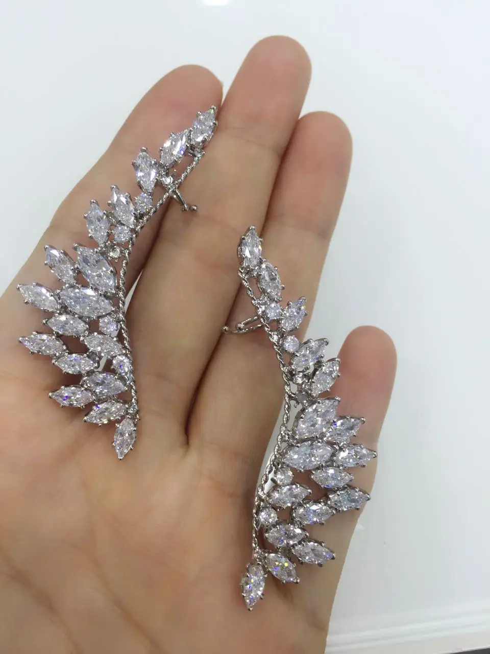 Модные квадратные циркониевый зажим AAA для ушей серьги-гвоздики с перьями куртки