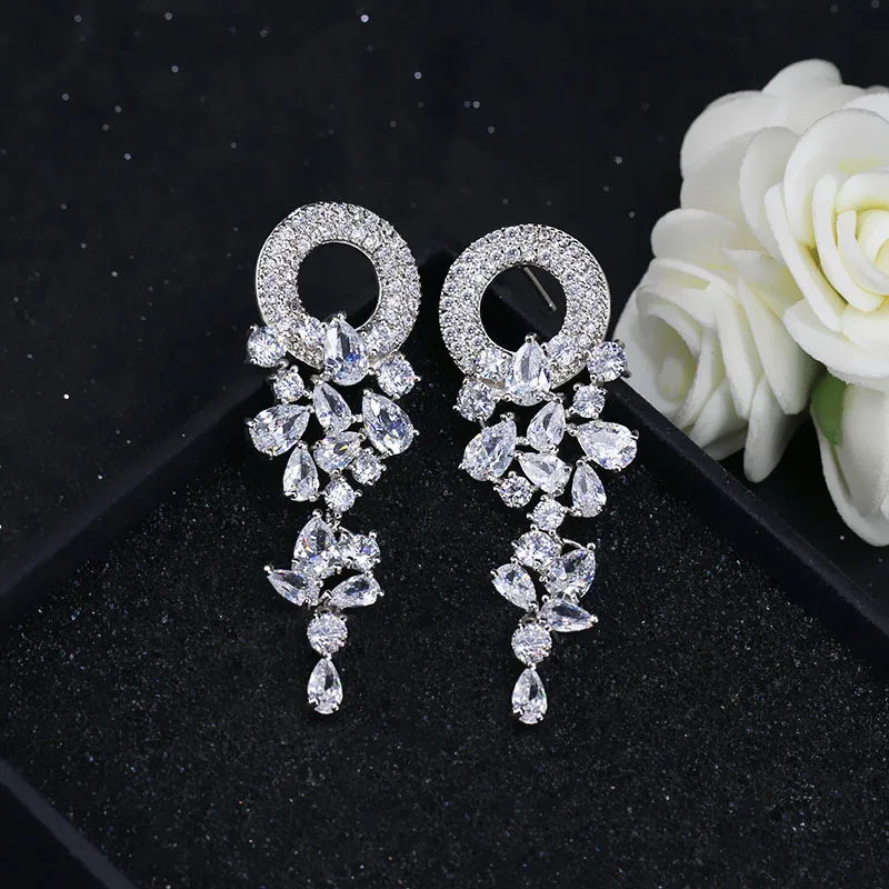 Женские серьги капельки ThreeGraces в виде круглых и длинных листов с фианитом