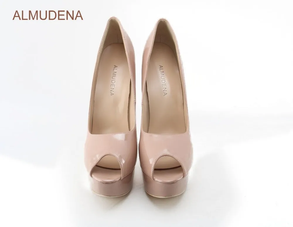 ALMUDENA/модные туфли-лодочки с открытым носком на высоком каблуке; пикантные женские свадебные туфли с открытым носком; высококачественные туфли на платформе из лакированной кожи телесного и черного цвета