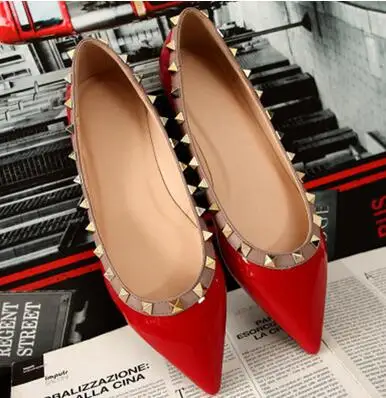 2017 Женщина Балетки Обувь Из Натуральной Кожи Заклепки Острым Носом Случайные