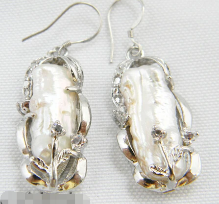 

Free shipping >>>>>>white 6mm baroque freshwater pearl earring
