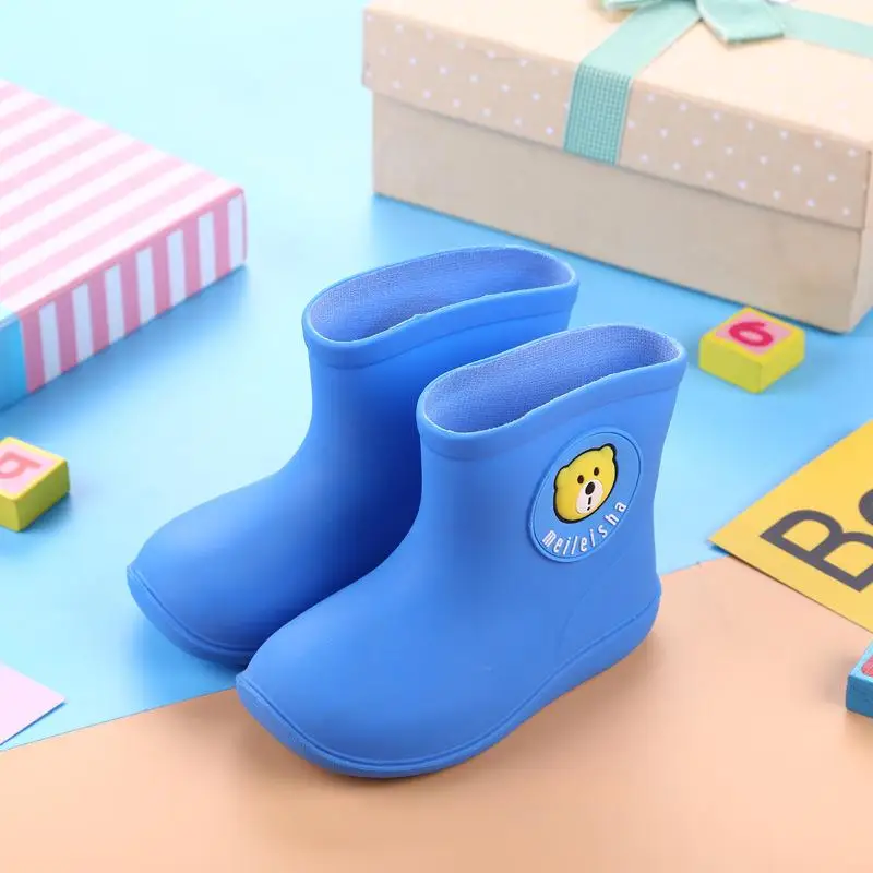 Blue Детские резиновые сапоги; резиновые сапоги для маленьких девочек; водонепроницаемые сапоги из пвх; теплая водонепроницаемая обувь для мальчиков с героями мультфильмов; Всесезонная обувь - Цвет: Blue