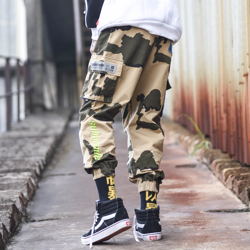 Мужские спортивные штаны камуфляжные с боковыми карманами свободные стильные