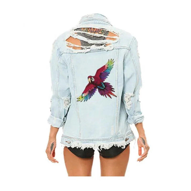 Футболка женская с термопереводом принтом большого попугая Байкерская пластырь