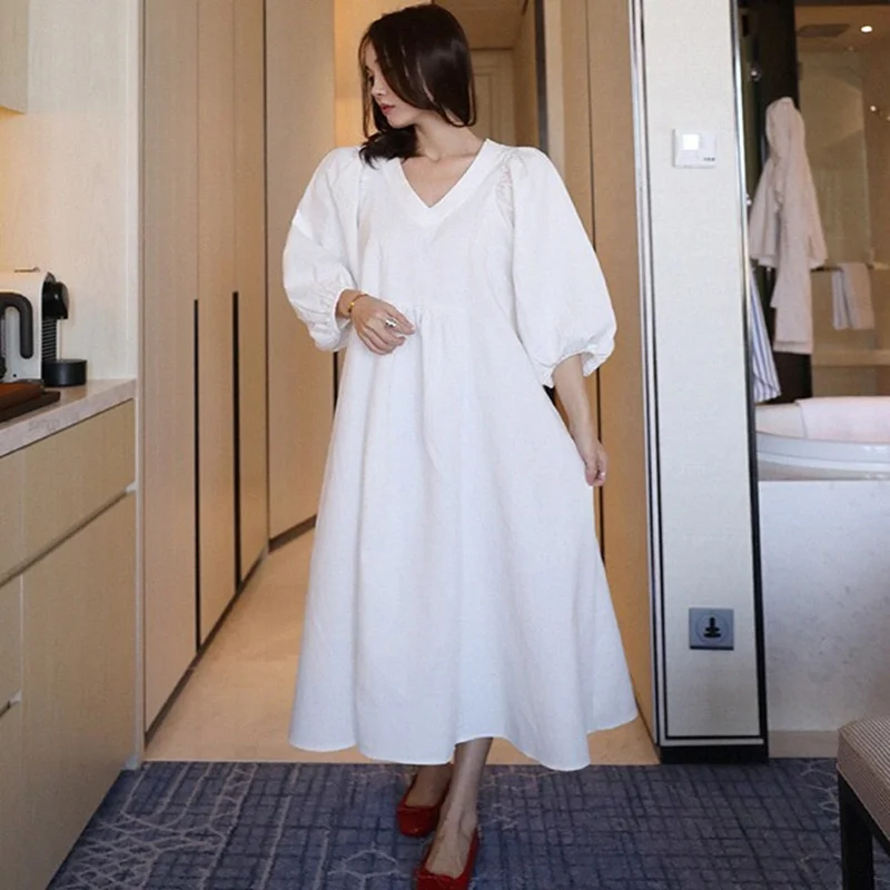 Женское винтажное платье белое хлопковое с рукавом-фонариком и треугольным