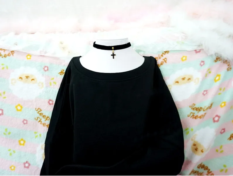 Ожерелье женское бархатное с коротким крестом в готическом стиле | Тематическая