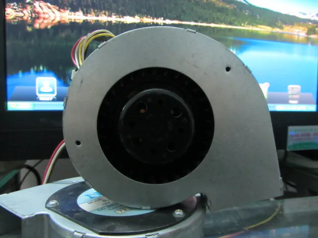 

Original NMB BL4447-04W-B49-71 11028 DC12V 2.0A 110 * 110 * 28MM Cooling Fan