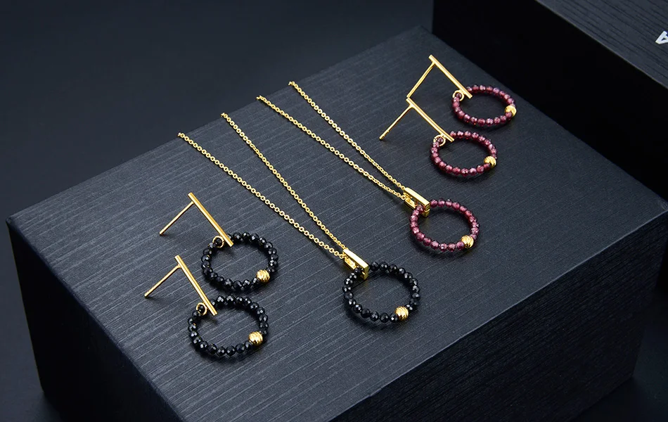 ORSA JEWELS Серебро 925 женское ожерелье круглый кулон красный камень гранат 18 K позолоченная цепочка Ювелирные изделия из стерлингового серебра OSN154