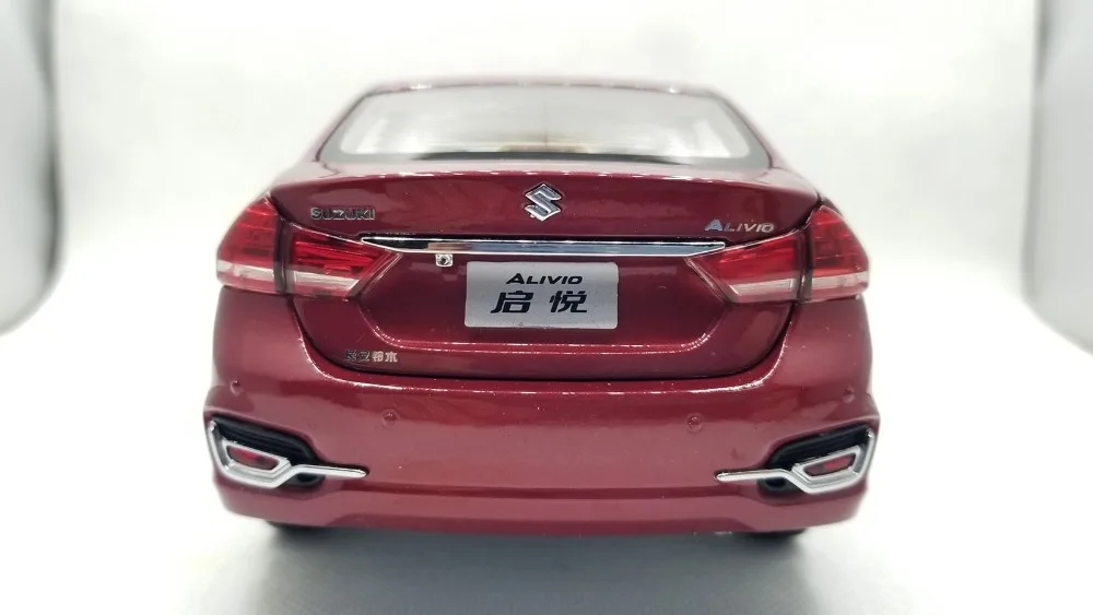 1:18 литая модель для Suzuki Alivio Ciaz красный Седан сплав игрушечный автомобиль миниатюрная Коллекция подарков