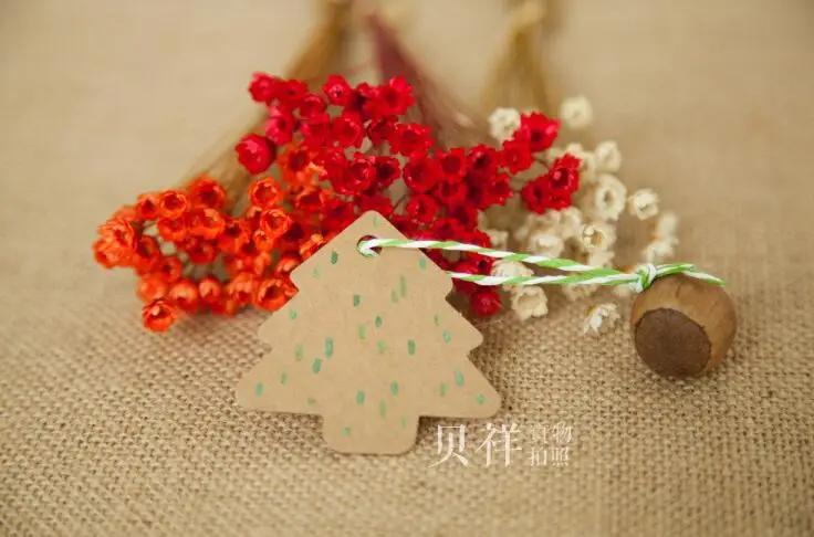 100 шт DIY дерево форма Висячие бирки Свадебные коричневые крафт-бумажные бирки для Рождества DIY ремесло Бонбоньерки сувенирные бирки