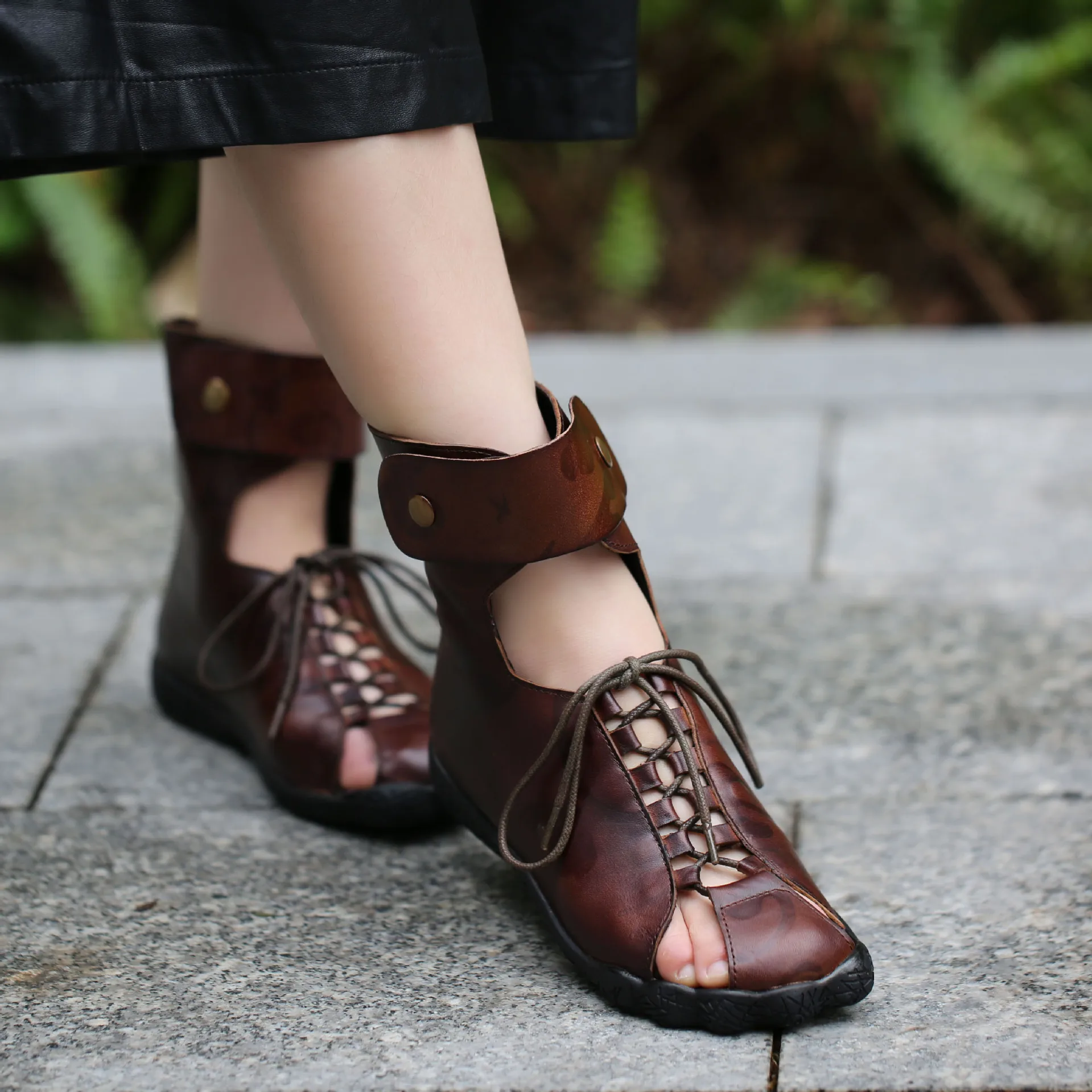 2019 spring and summer new hollow female leather retro thick with round head shoes | Обувь