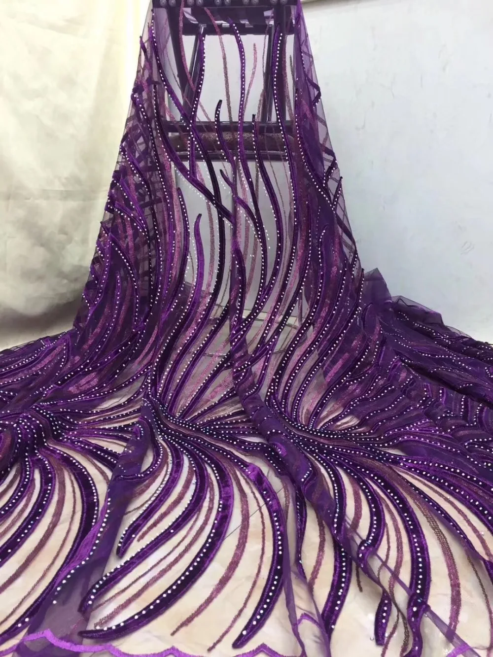 

Newarrival stones velvet lace fabric 2019 good quality african velvet lace comfortable velvet lace for dress DPJUL154
