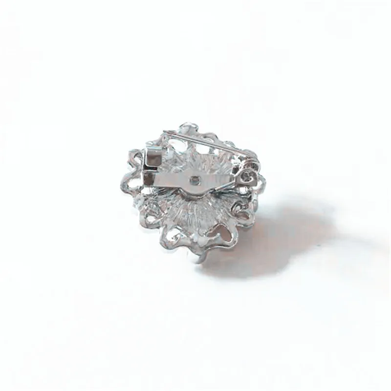 

Wholesale Top Pearl Crystal Flower Brooches Jewelry Enamel Pin Gold Beetle Brooch For Women Girls Gifts Bijoux