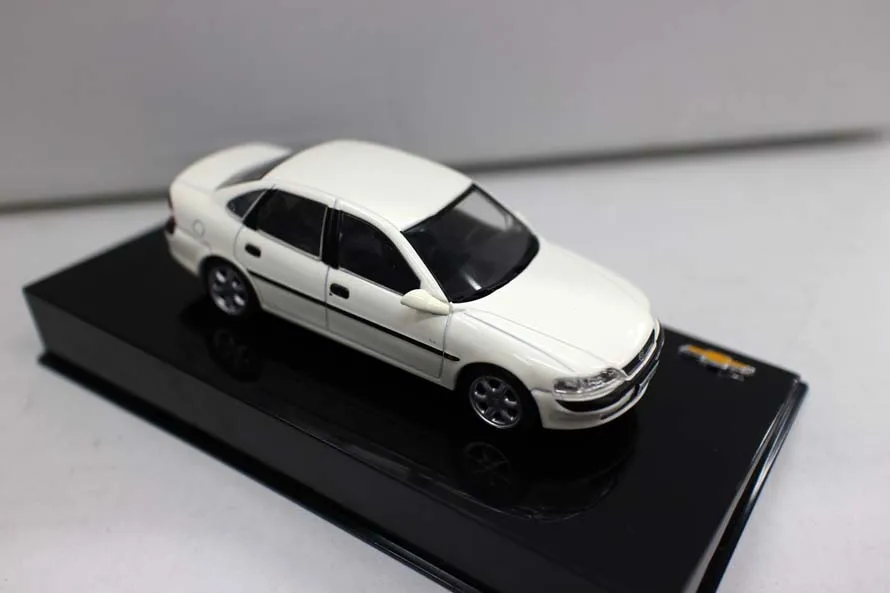 Модель высокой модели Chevrolet vectra gls2.2 1998 1:43 игрушечные машинки из сплава