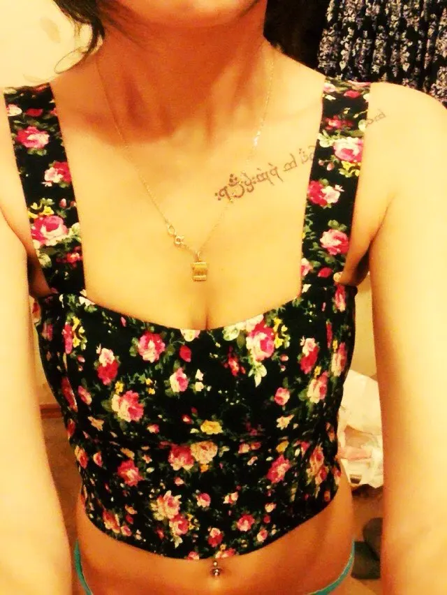 Кроп-топ женский короткий на лето милая пикантная черная женские короткие топы