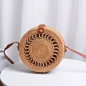20cm Circle Spiral 20cm Big Size Handmade Circle Chinese Bowknot Women Rattan Bags Spiral Style Hollow Out Flowers Female Shoulder Bags B380 - Цвет: 20cm Circle Spiral