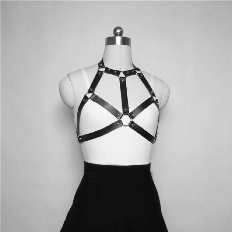 Женский кожаный бондаж с заклепками в стиле панк эффектом пуш-апа |