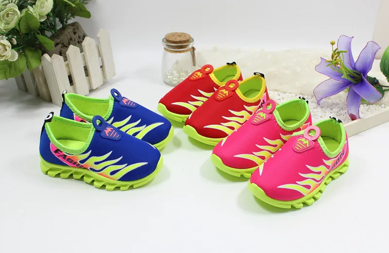 Дети Летом Прохладно Обувь 2017 Мода Дышащая Горячей Продажи Мальчик и девушки